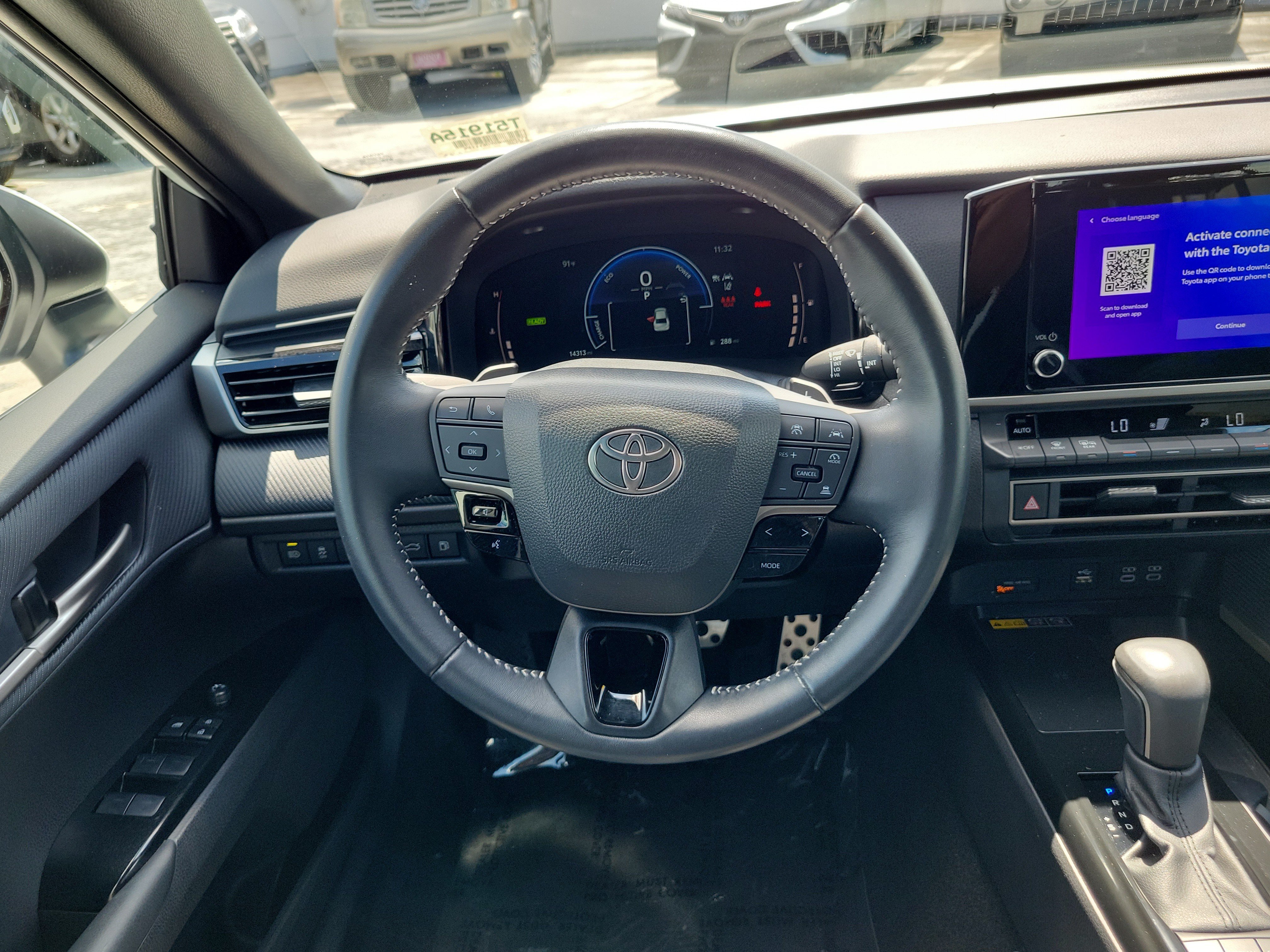 Used 2025 Ice Toyota SE image 16