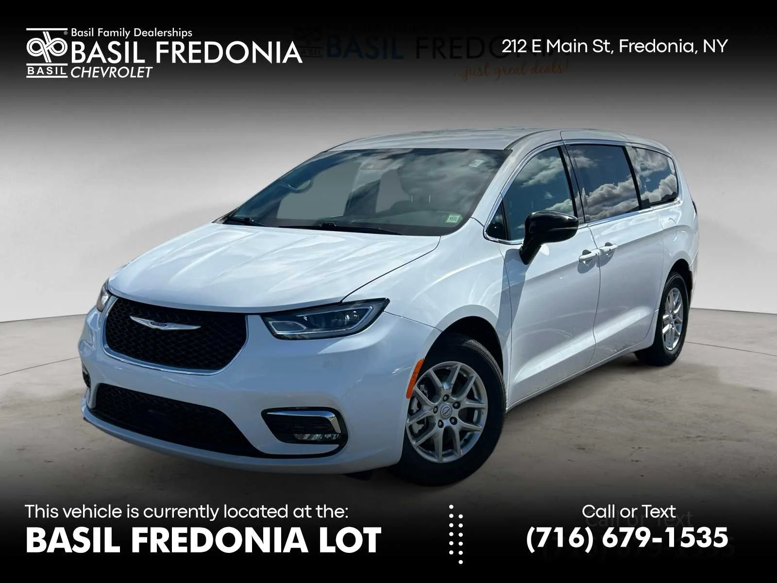 2026 Chrysler Pacifica Select's photo