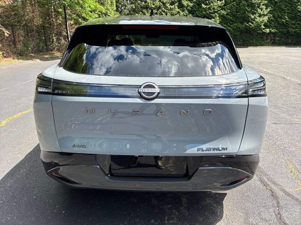 New 2026 Boulder Gray Pearl / Super Black Two-tone Nissan Platinum image 6