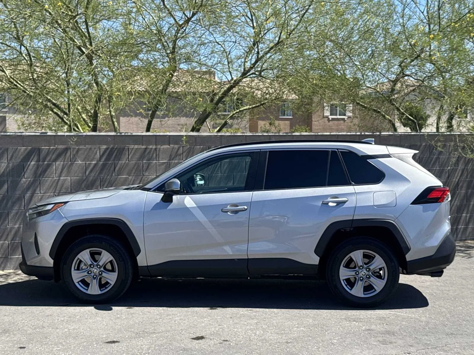 Used 2022 Silver Sky Metallic Toyota XLE image 5
