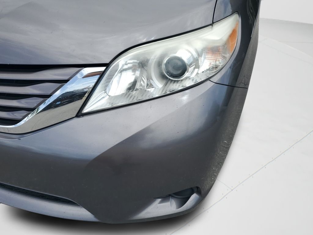 Used 2015 Gray Toyota LE image 23