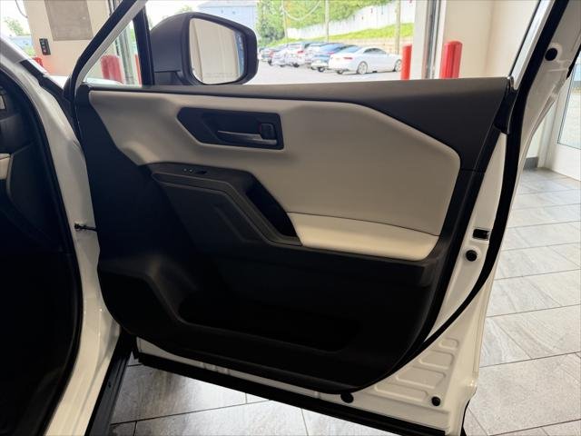 Certified Used 2026 WIND CHILL PEARL* Toyota  image 32