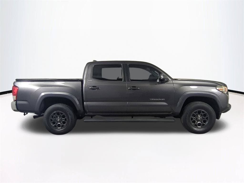 Used 2018 Gray Toyota SR5 image 4