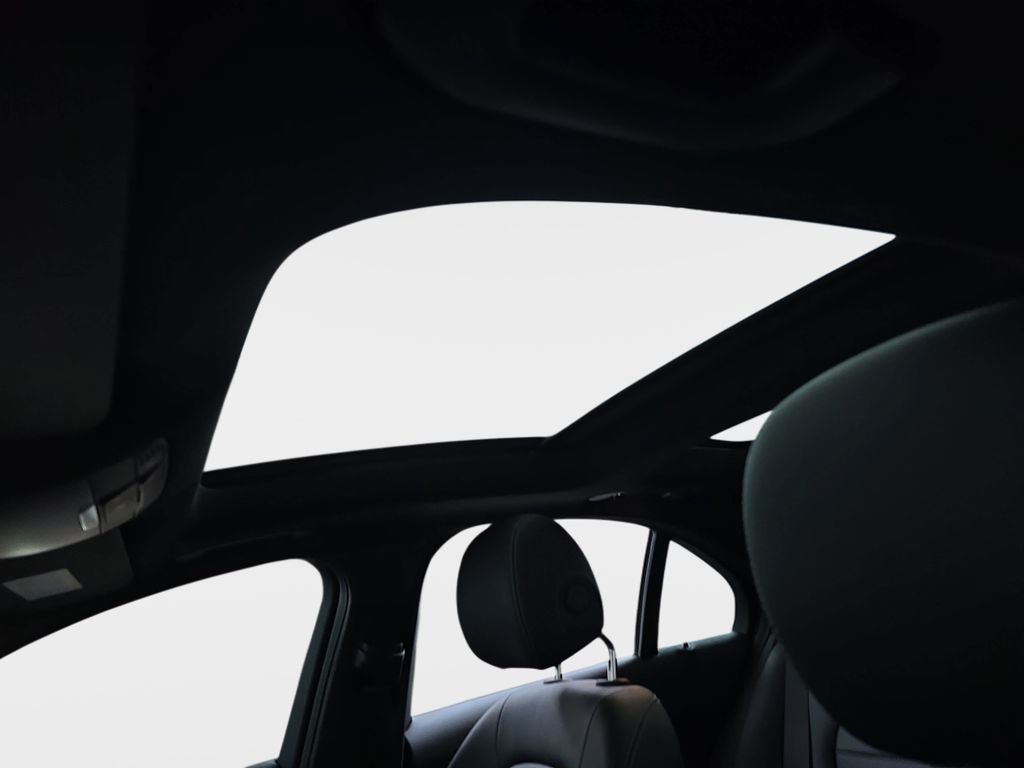 Used 2018  Mercedes-Benz C 300 image 31