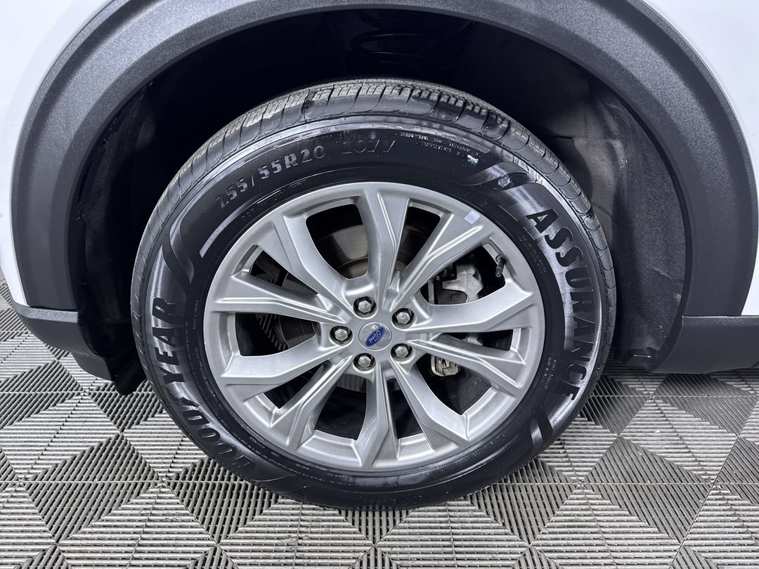 Used 2023 White Ford Limited image 26