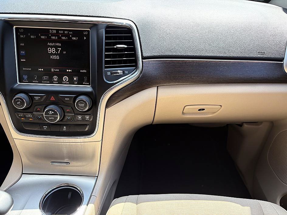 Used 2015 Granite Crystal Metallic Clearcoat Jeep Laredo image 14