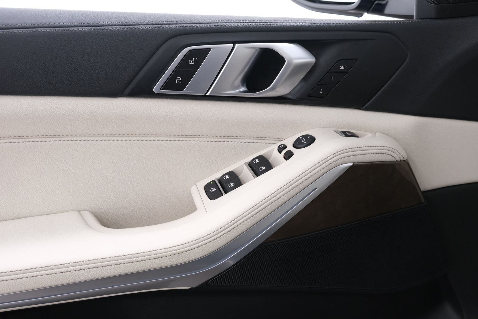 Used 2020 Phytonic Blue Metallic BMW xDrive40i image 24