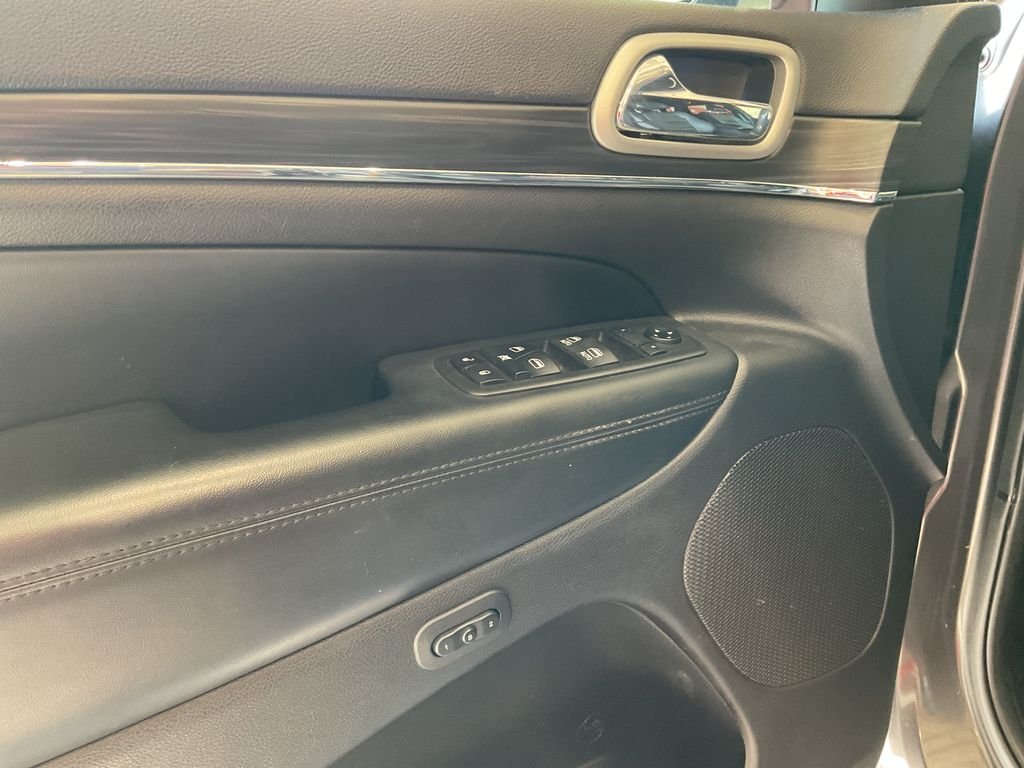 Used 2019 Gray Jeep Limited image 14