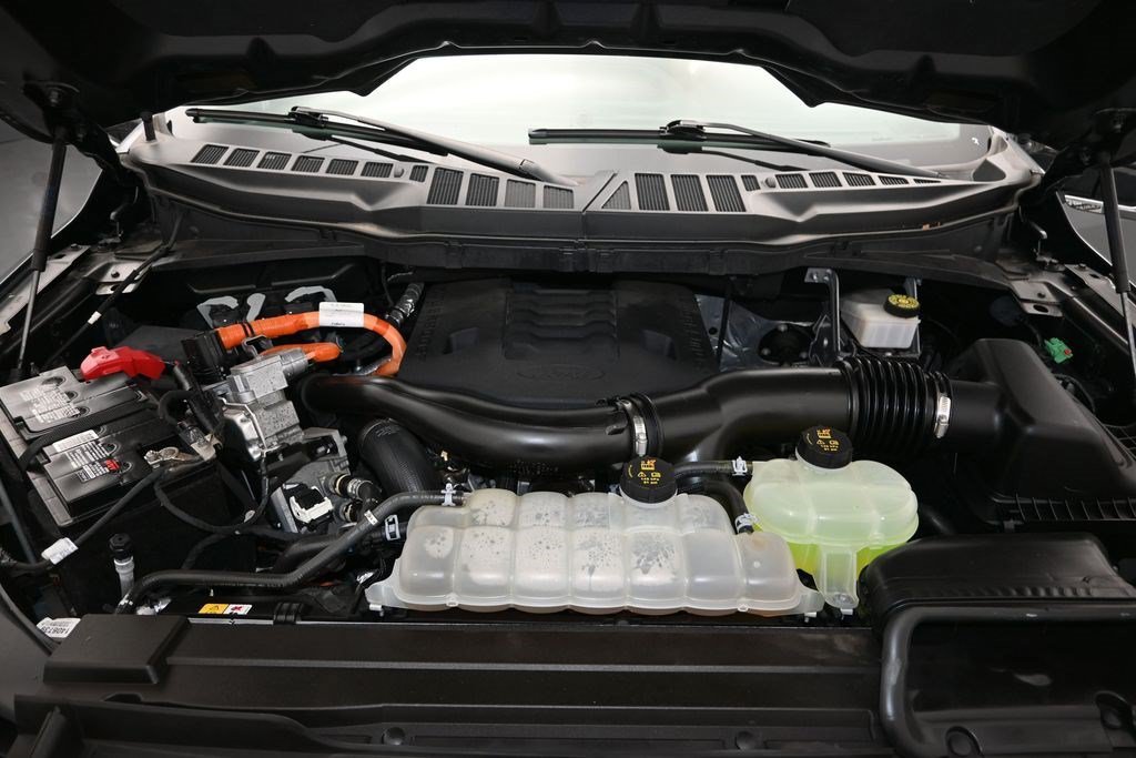 Used 2023 Gray Metallic Ford LARIAT image 11