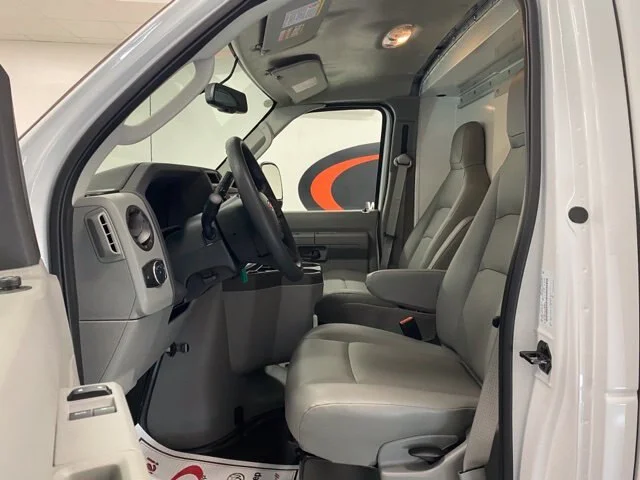 New 2025 Oxford White Ford E-350 SRW image 34