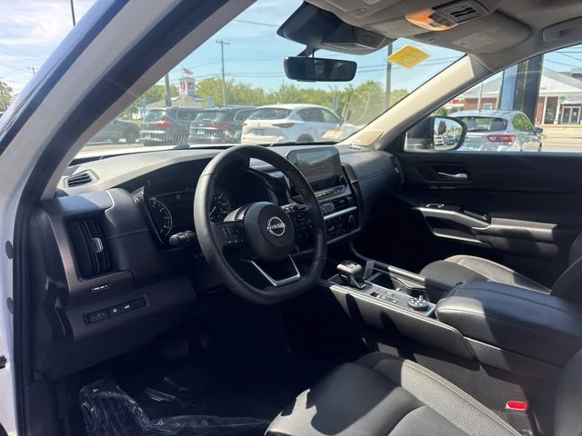 Used 2024 White Nissan SL image 10