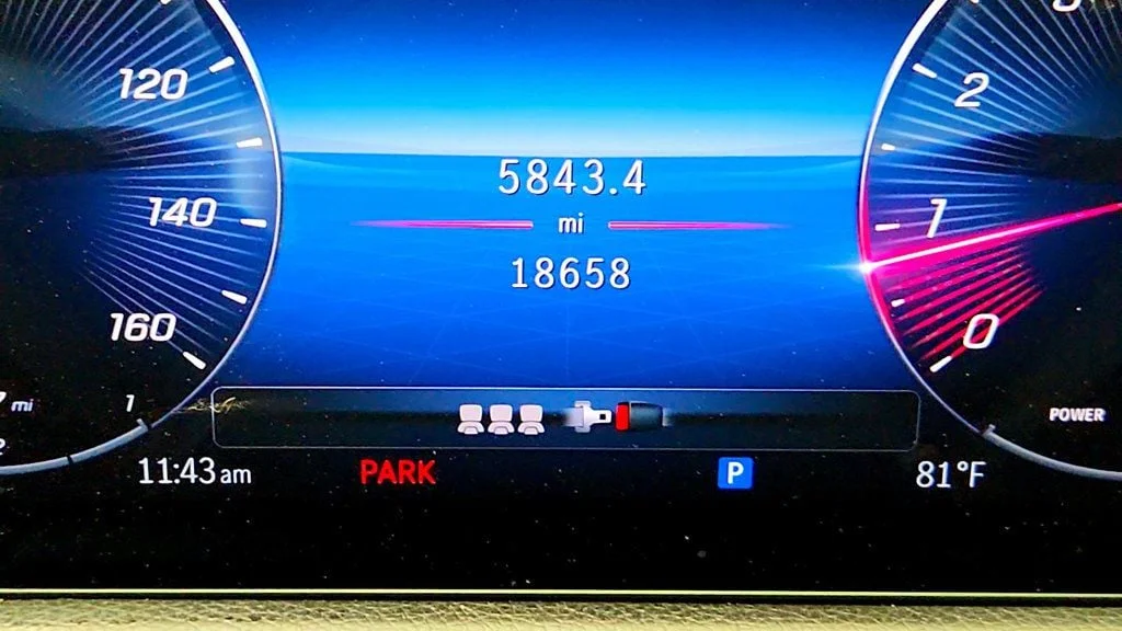 Used 2025 Polar White Mercedes-Benz GLA 250 4MATIC SUV w/ AMG® Night Pkg & Burmester Audio image 15