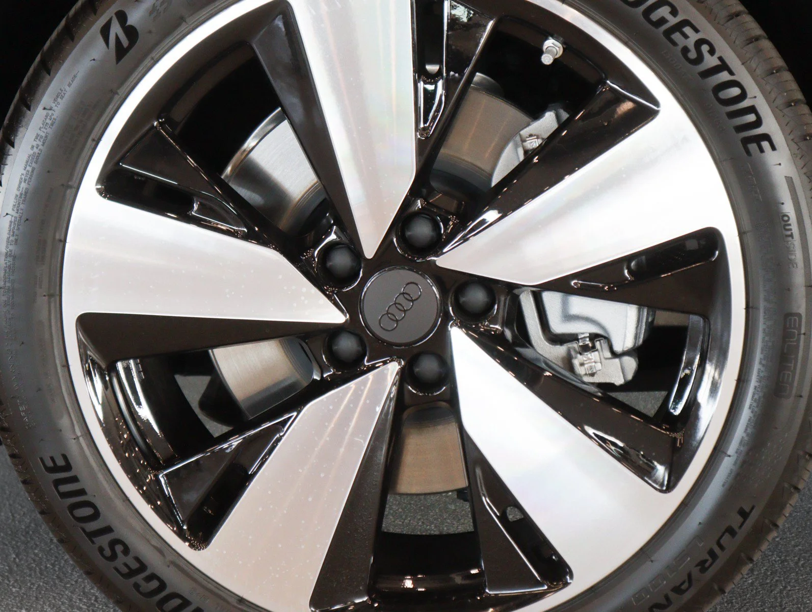 New 2026 Daytona Gray Pearl Effect Audi Premium Plus image 7