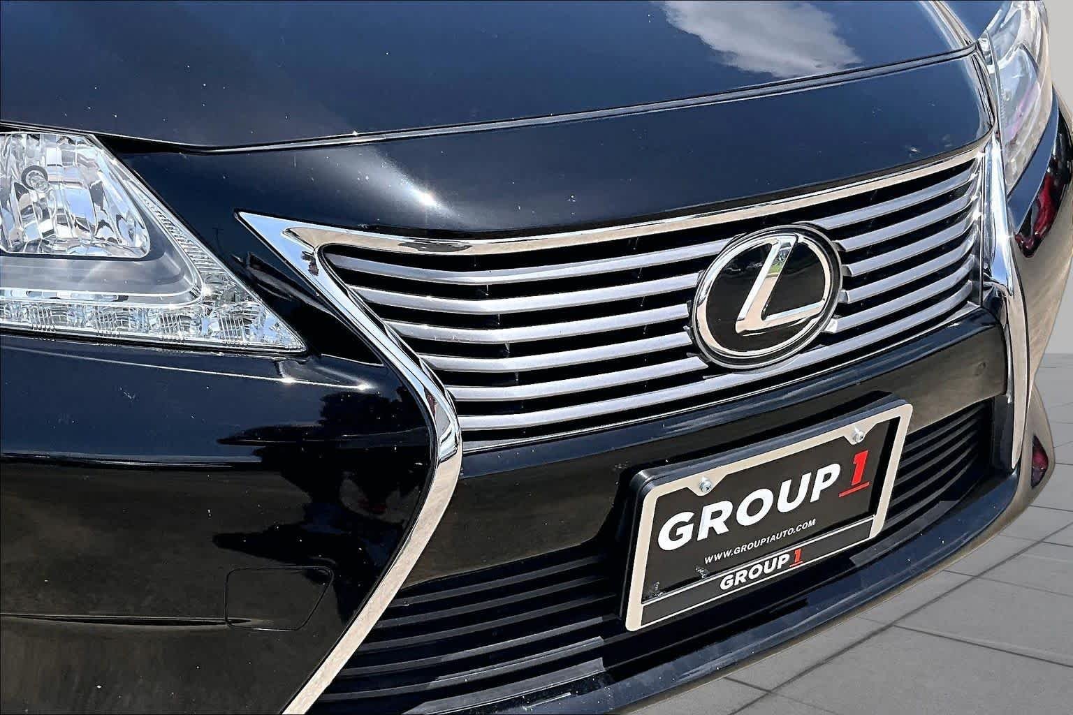 Used 2014 Obsidian Lexus  image 27