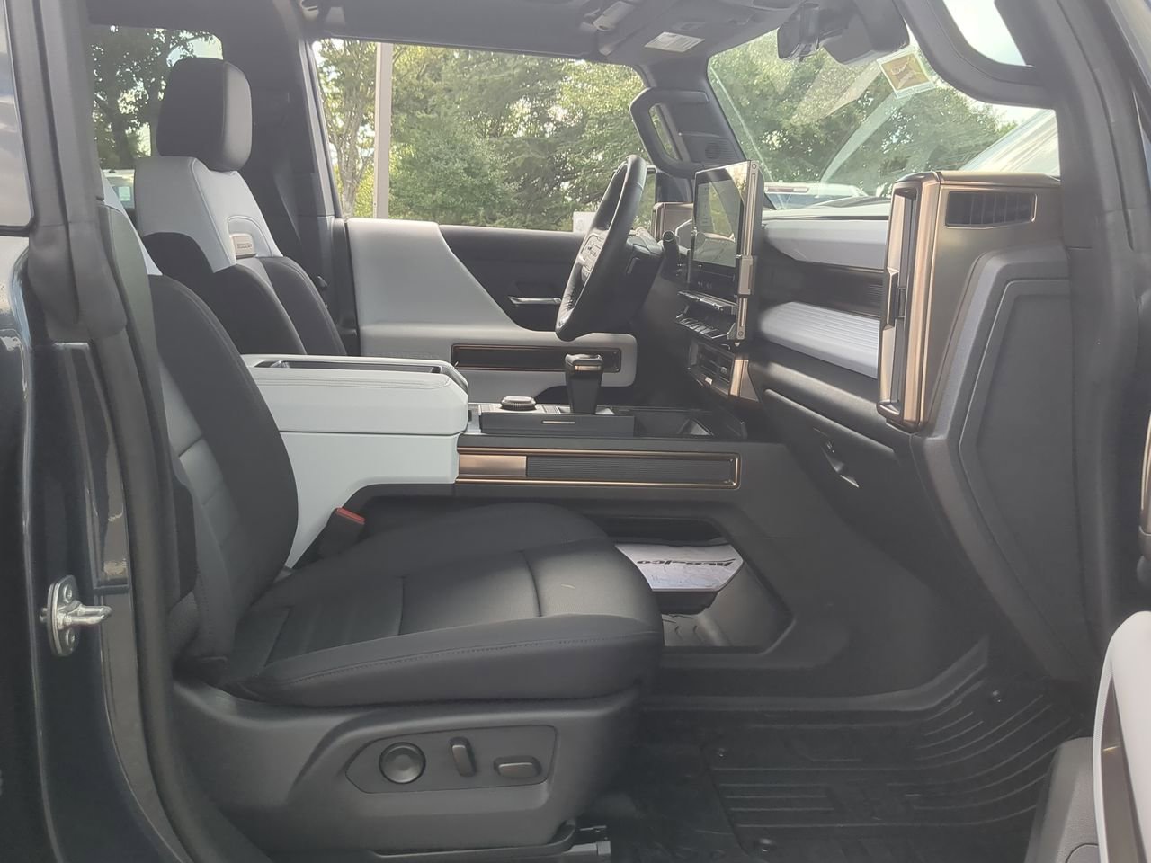 2025 GMC HUMMER EV 2X - Photo 29