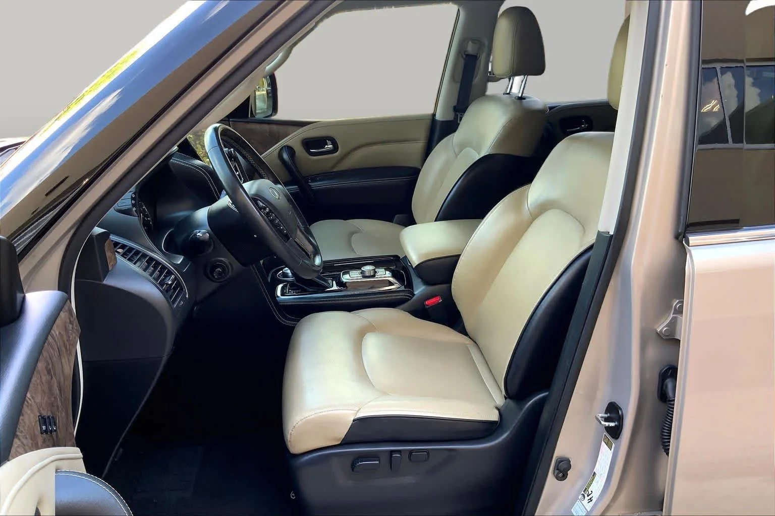 Used 2023 Champagne Quartz INFINITI PREMIUM SELECT image 8