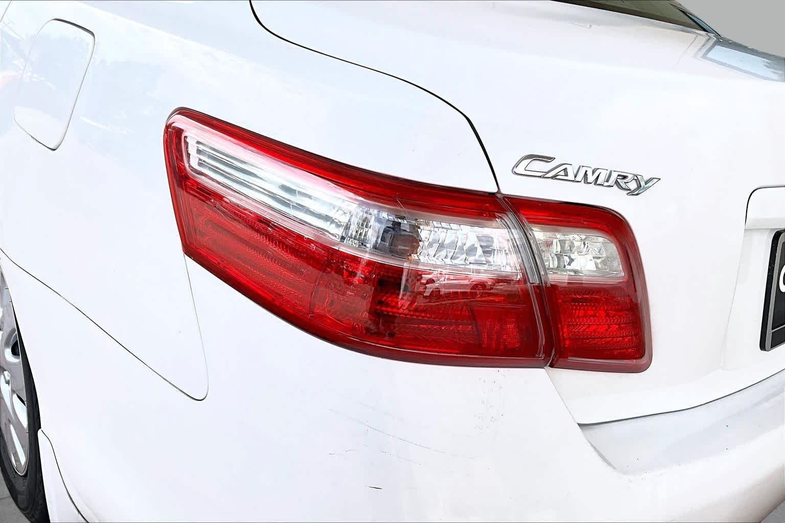 Used 2009 Super White Toyota  image 25