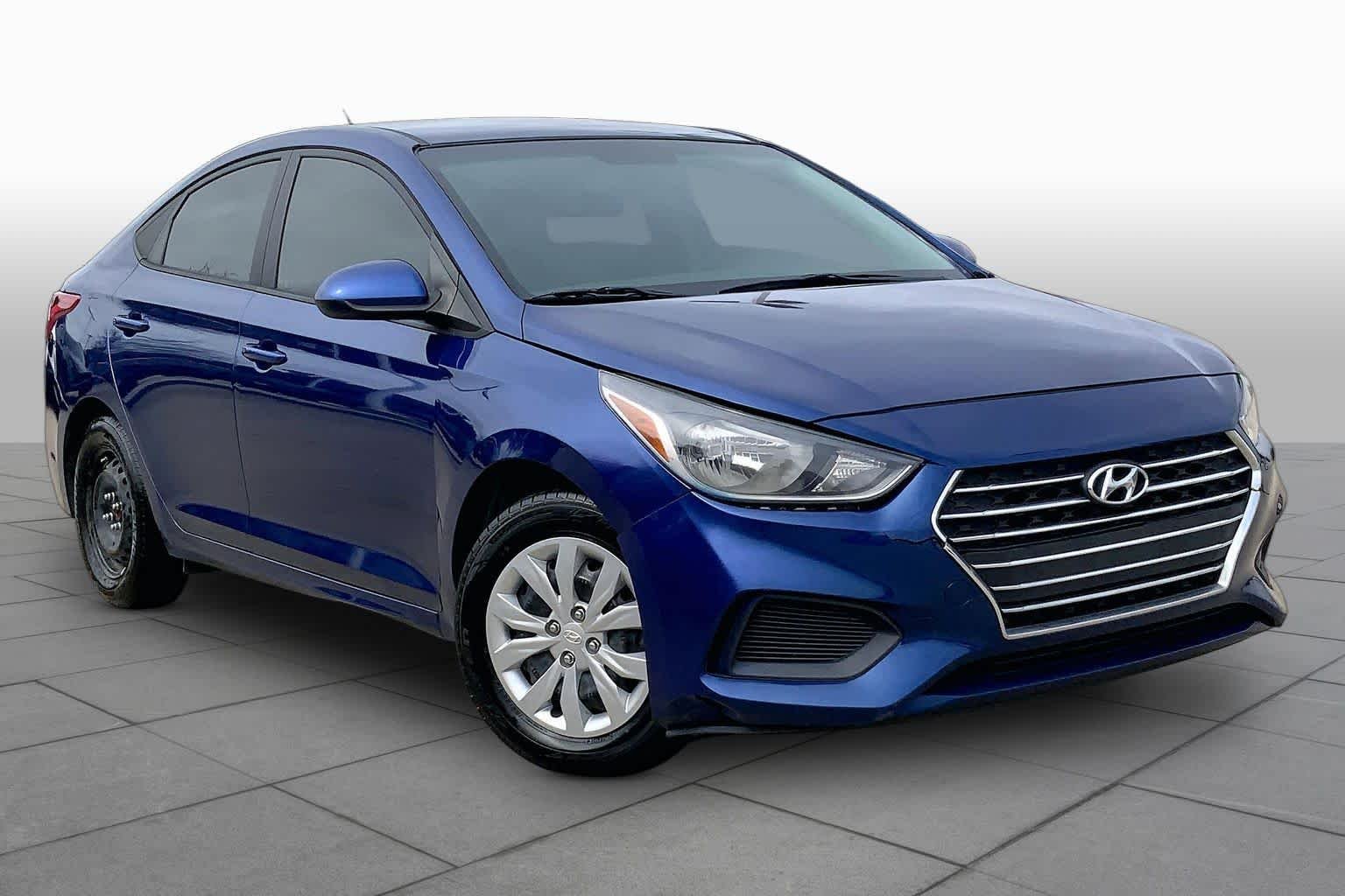 Used 2022 Admiral Blue Hyundai SE image 3