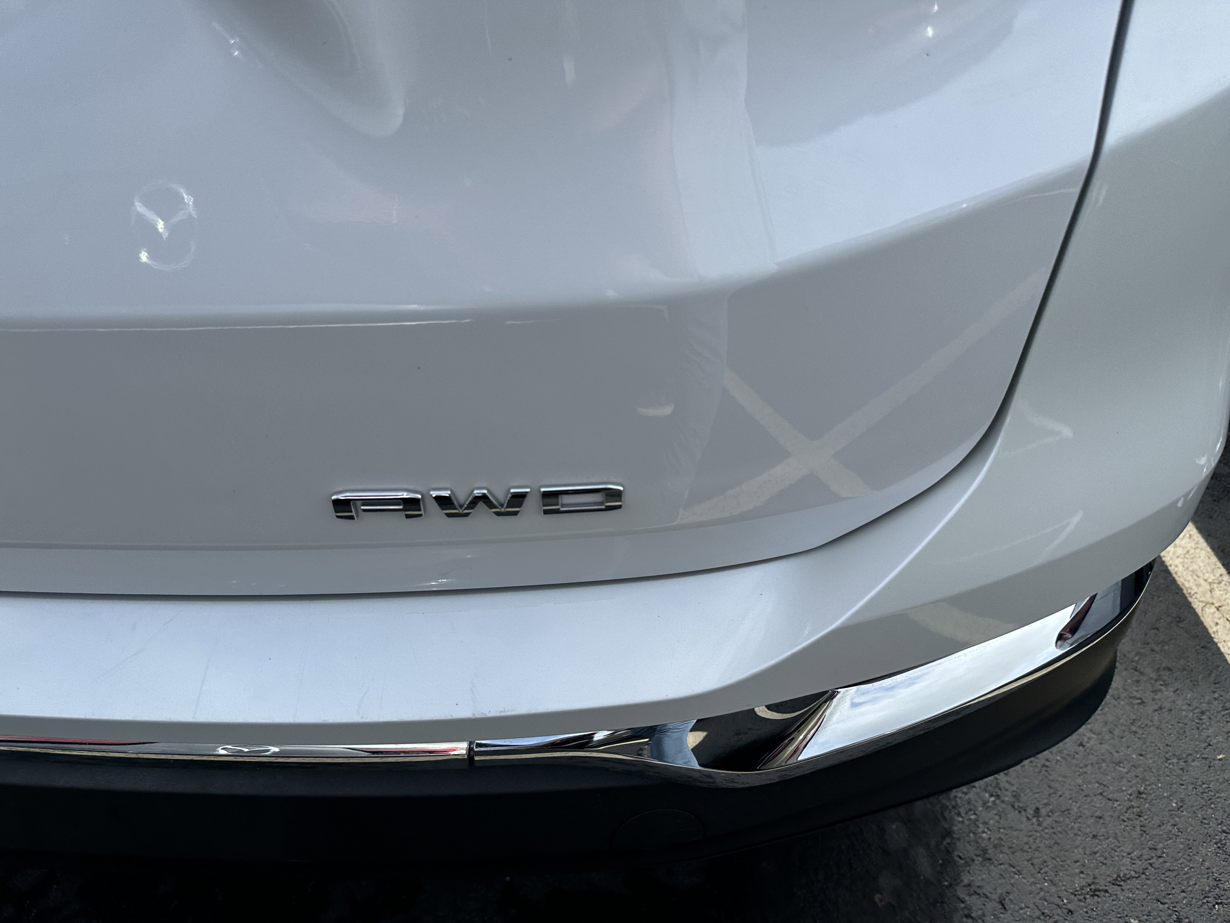 Used 2022 White Frost Tricoat GMC SLT image 9