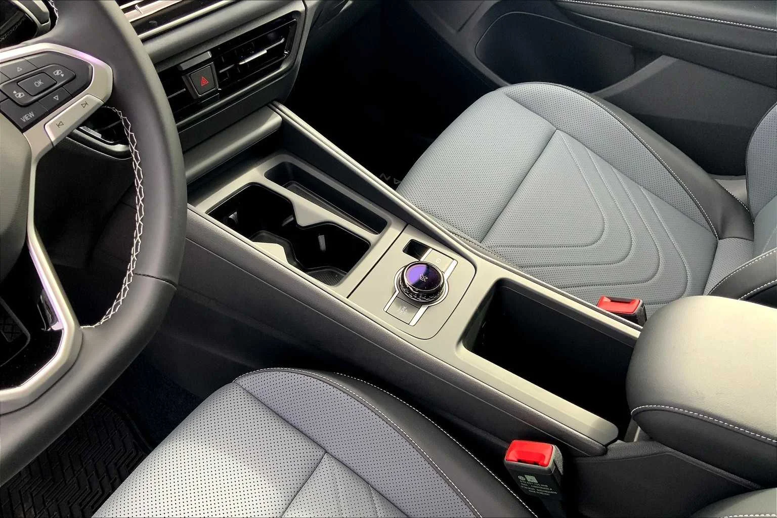 2025 Volkswagen Tiguan SE - Photo 7