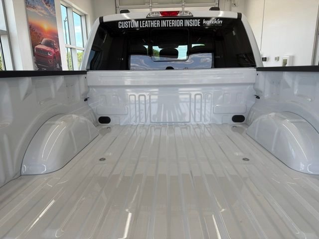 New 2026 Oxford White Ford XLT image 14