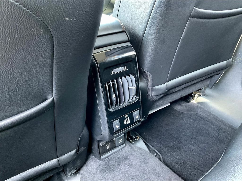 Used 2022 White Jeep Limited image 10