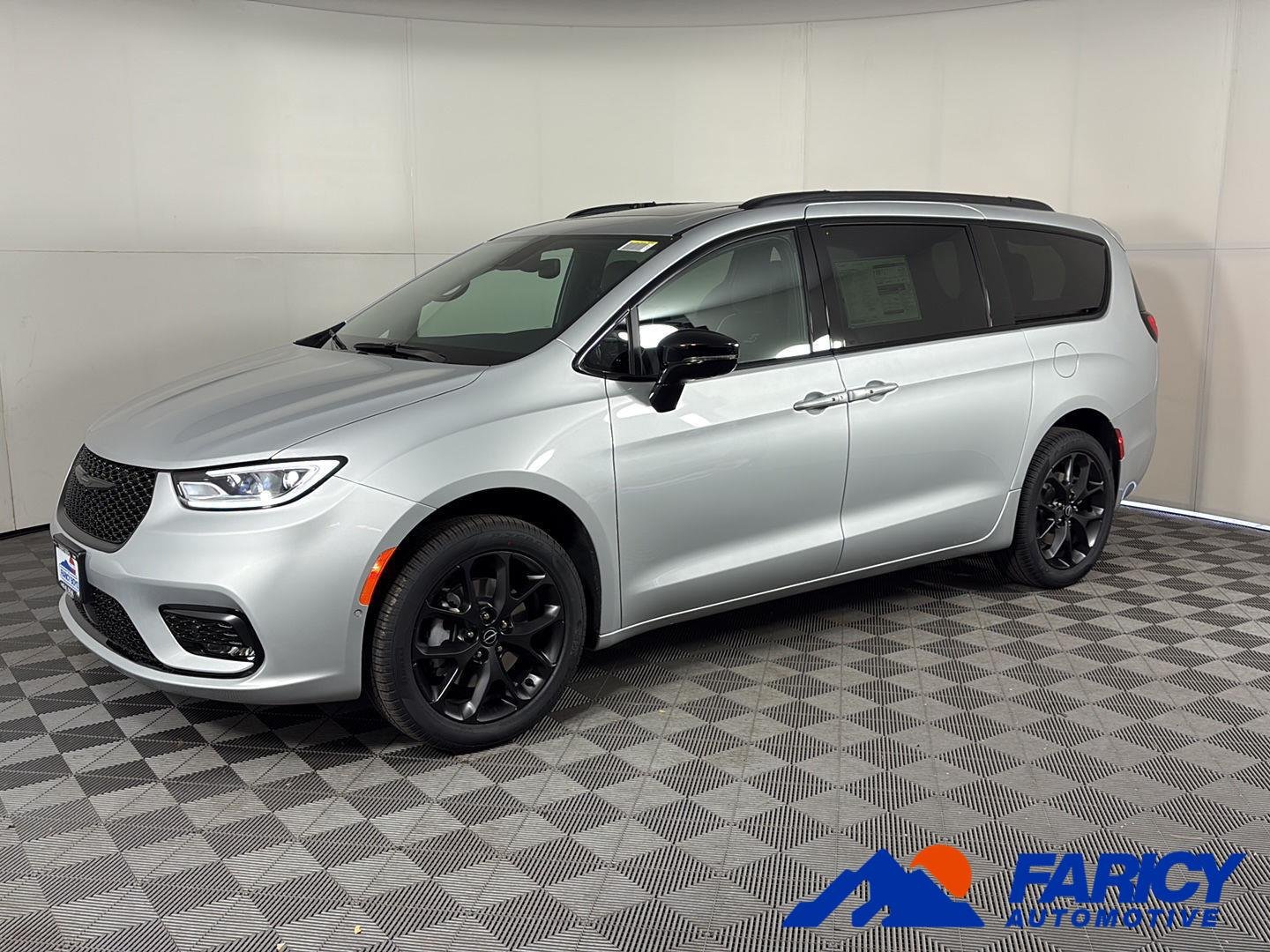 2026 Chrysler Pacifica Limited AWD's photo