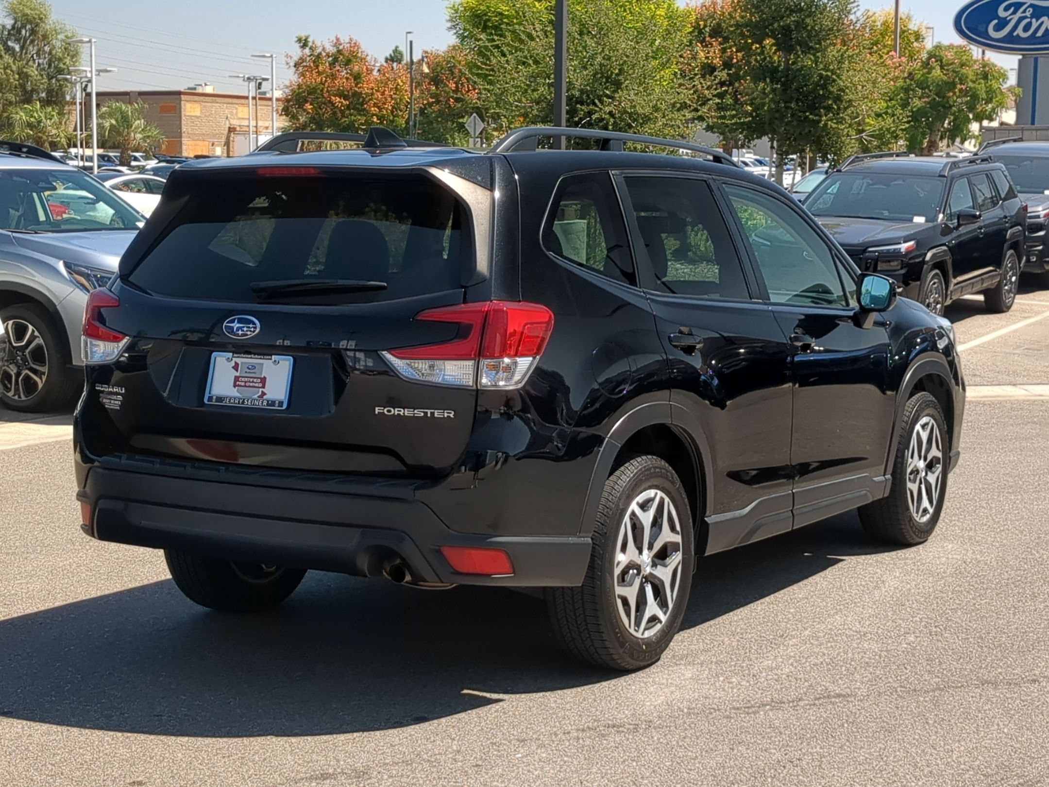 Used 2019 Crystal Black Silica Subaru Premium image 5