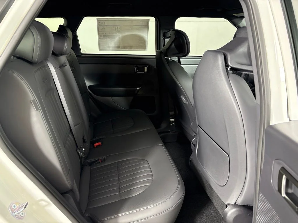 New 2027 Snow White Pearl / Black Roof Kia X-Line image 19