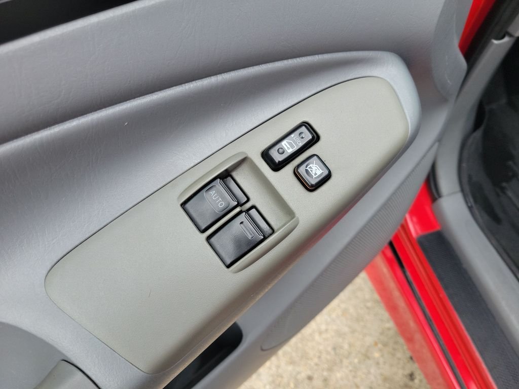 Used 2007  Toyota X-Runner image 13