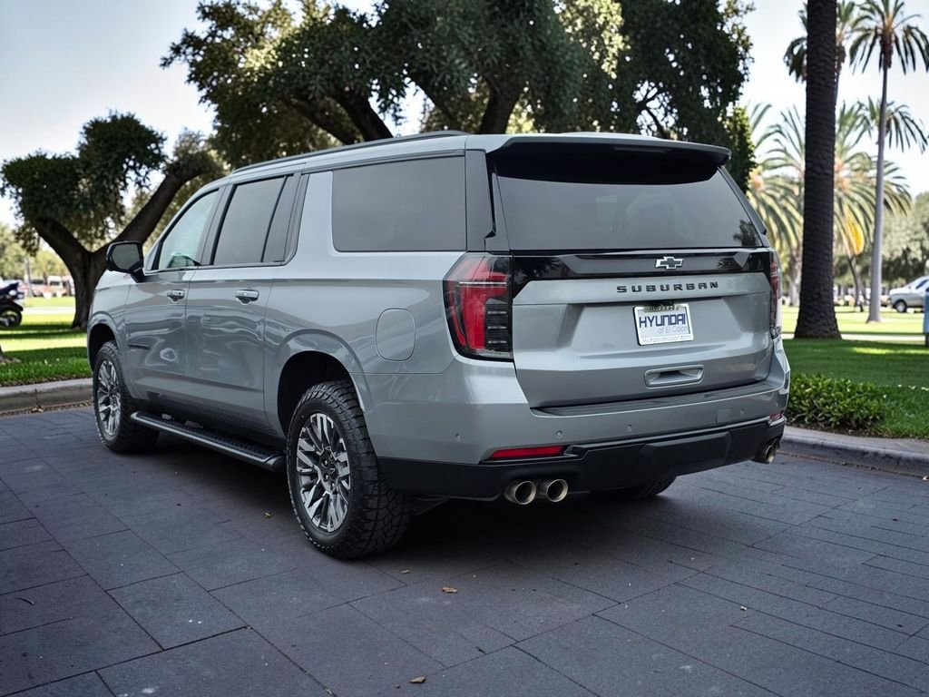 2025 Chevrolet Suburban Z71 - Photo 7