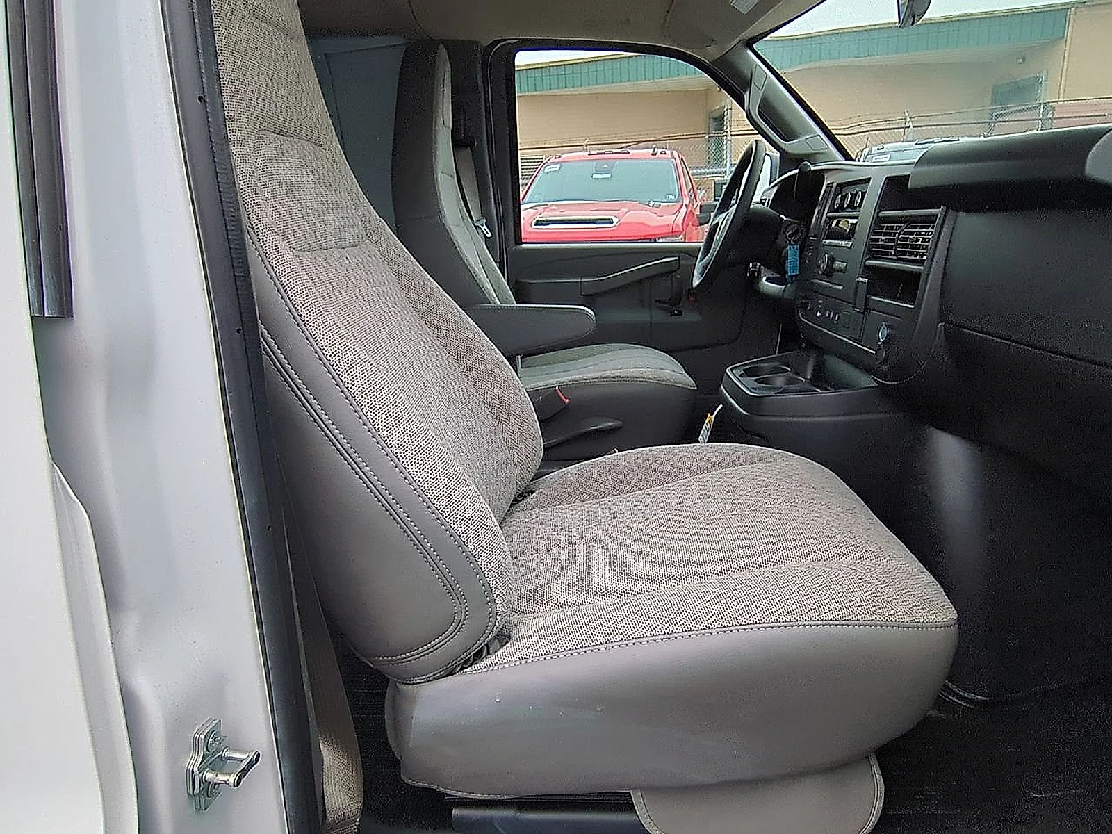 2025 Chevrolet Express Cargo Work Van - Photo 30