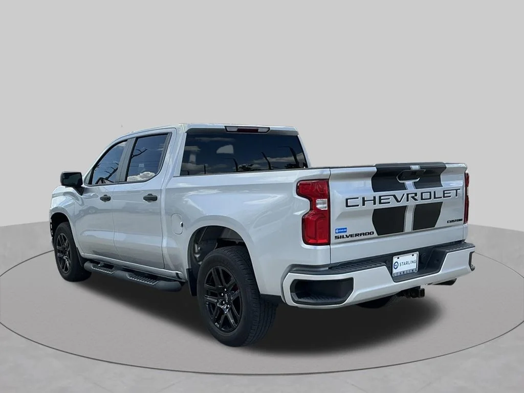 Used 2022 Silver Chevrolet Custom image 6