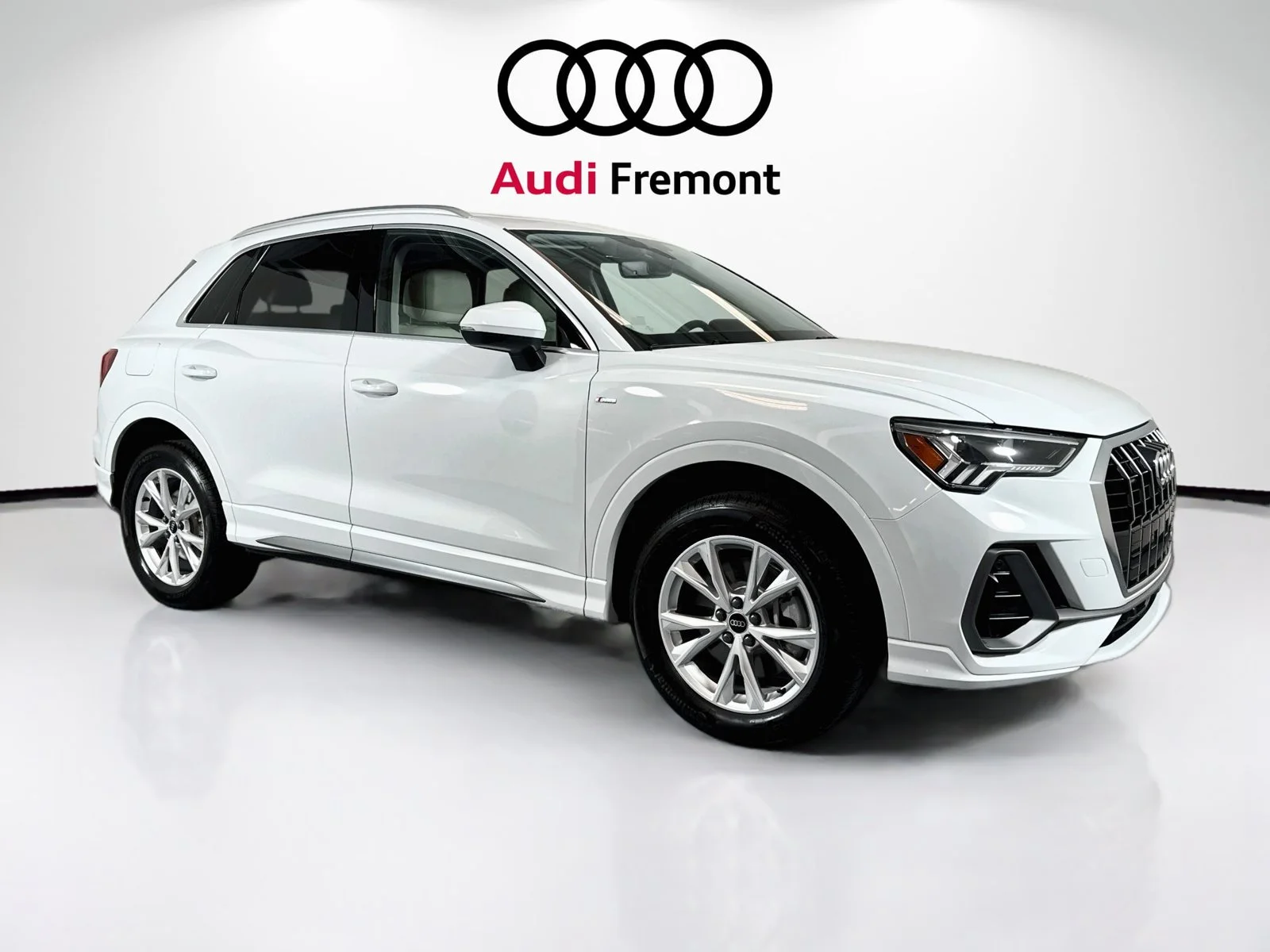 Used 2025 White Audi S line Premium image 3