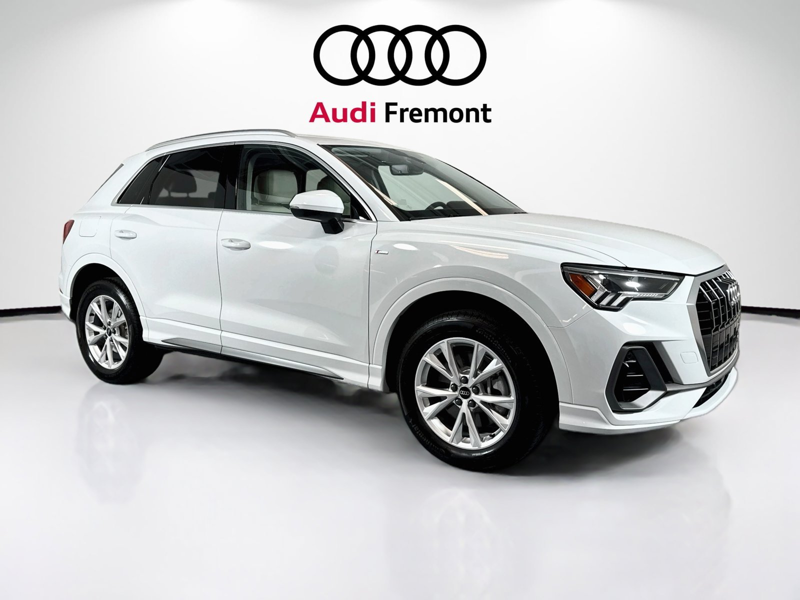 Used 2025 White Audi S line Premium image 3
