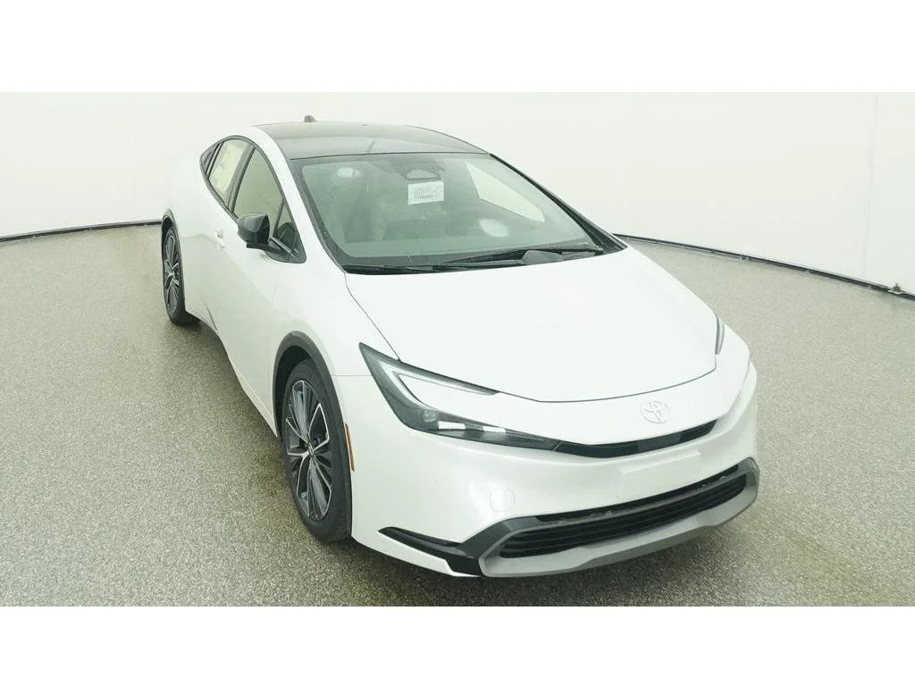 New 2027 Wind Chill Pearl Toyota XLE image 14