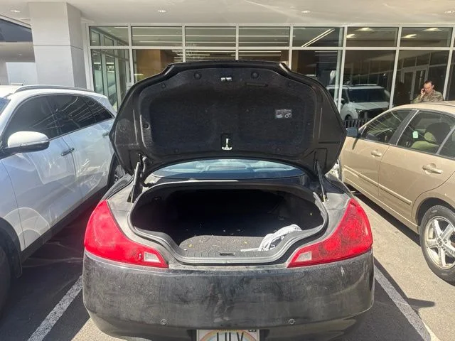 Used 2011 Black INFINITI Journey image 17