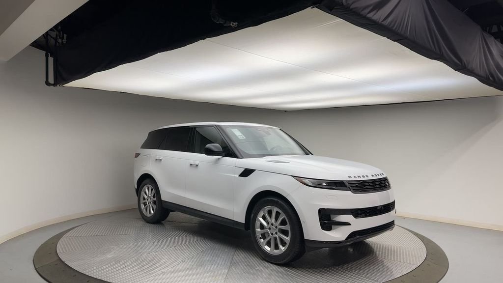Used 2025 Fuji White Land Rover SE image 2