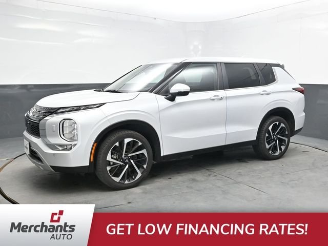 Used 2024 White Mitsubishi SE image 3