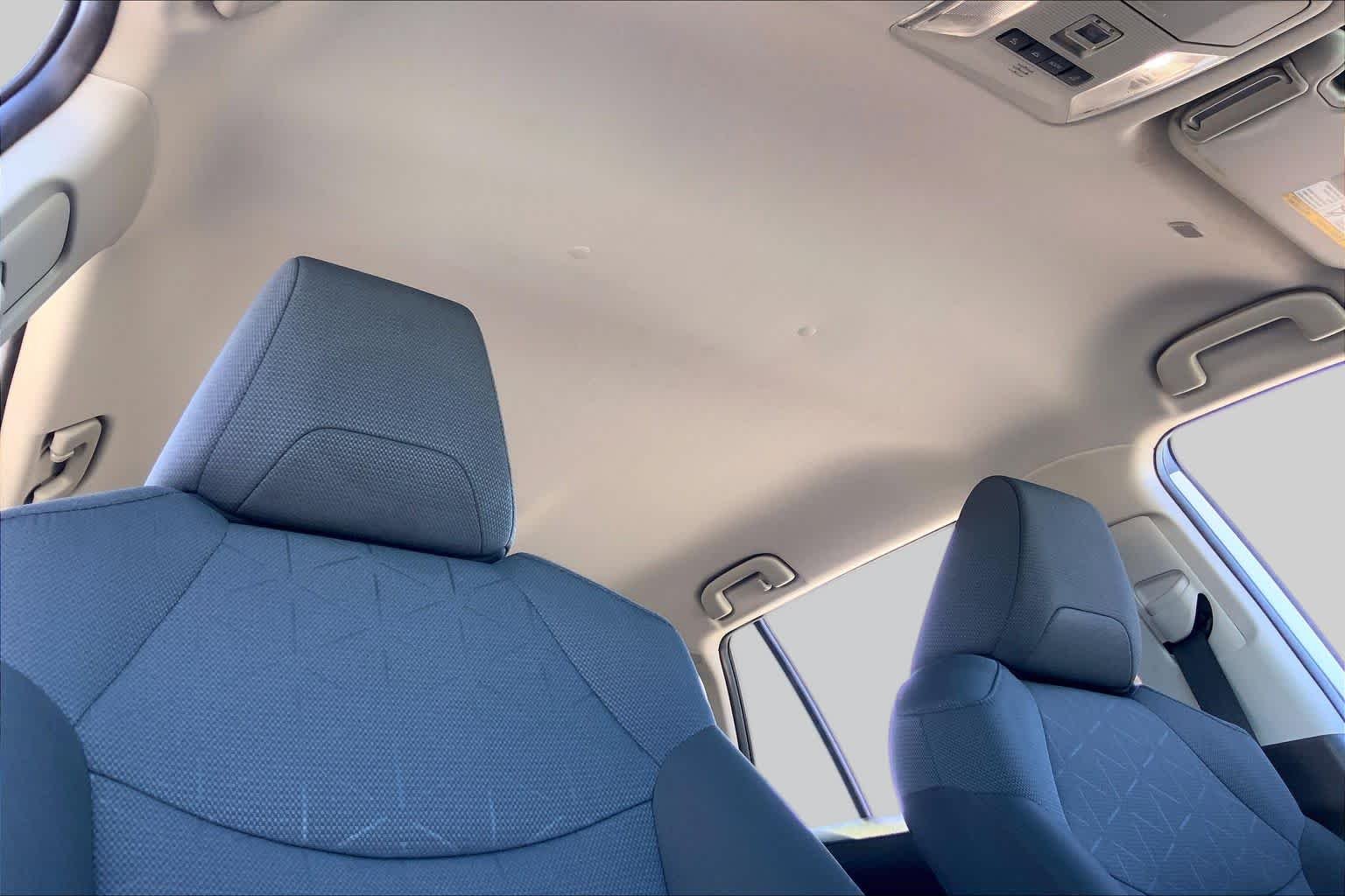 Used 2025 Ice Cap Toyota XLE image 14