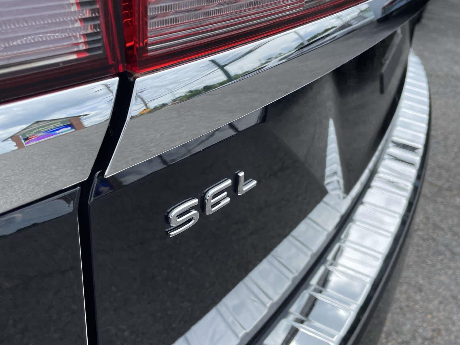 New 2026 Deep Black Pearl Volkswagen 2.0T SEL image 10