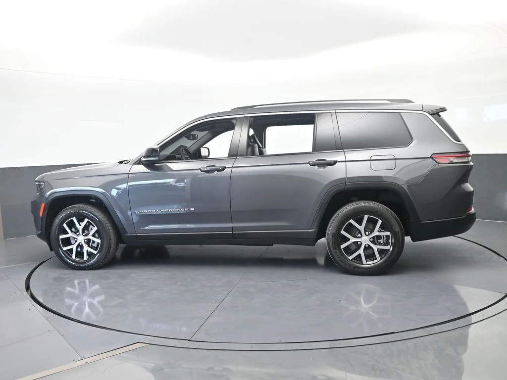 Used 2023 Baltic Gray Metallic Clearcoat Jeep Limited image 2