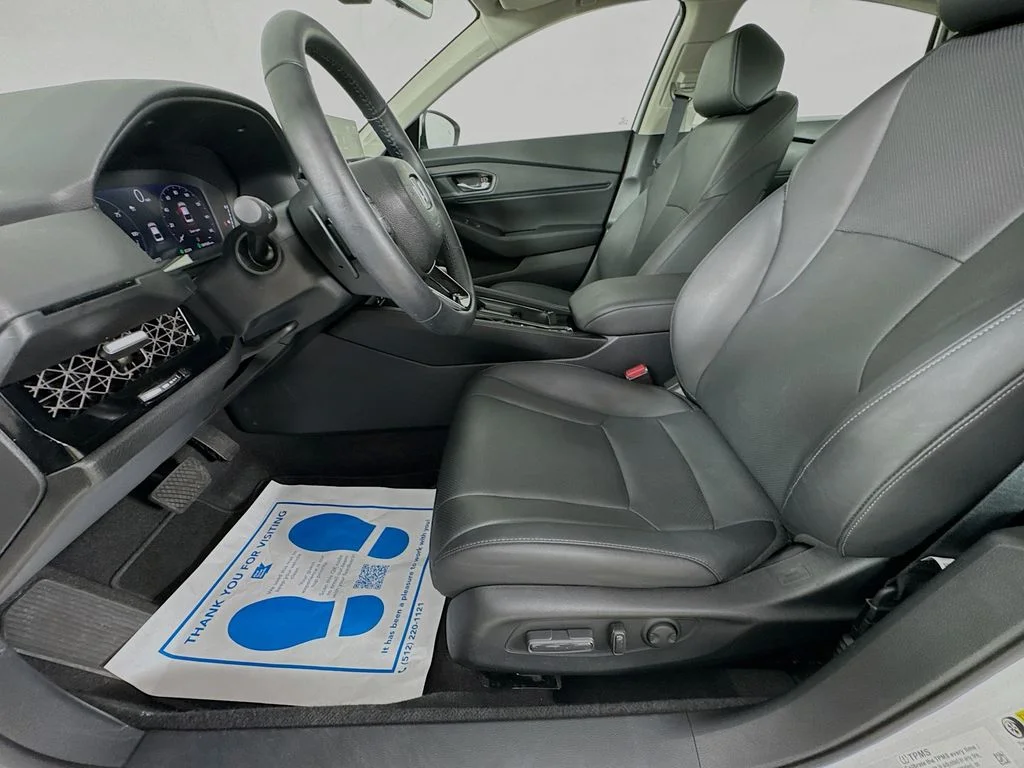 Certified Used 2025 Platinum Honda EX-L image 23