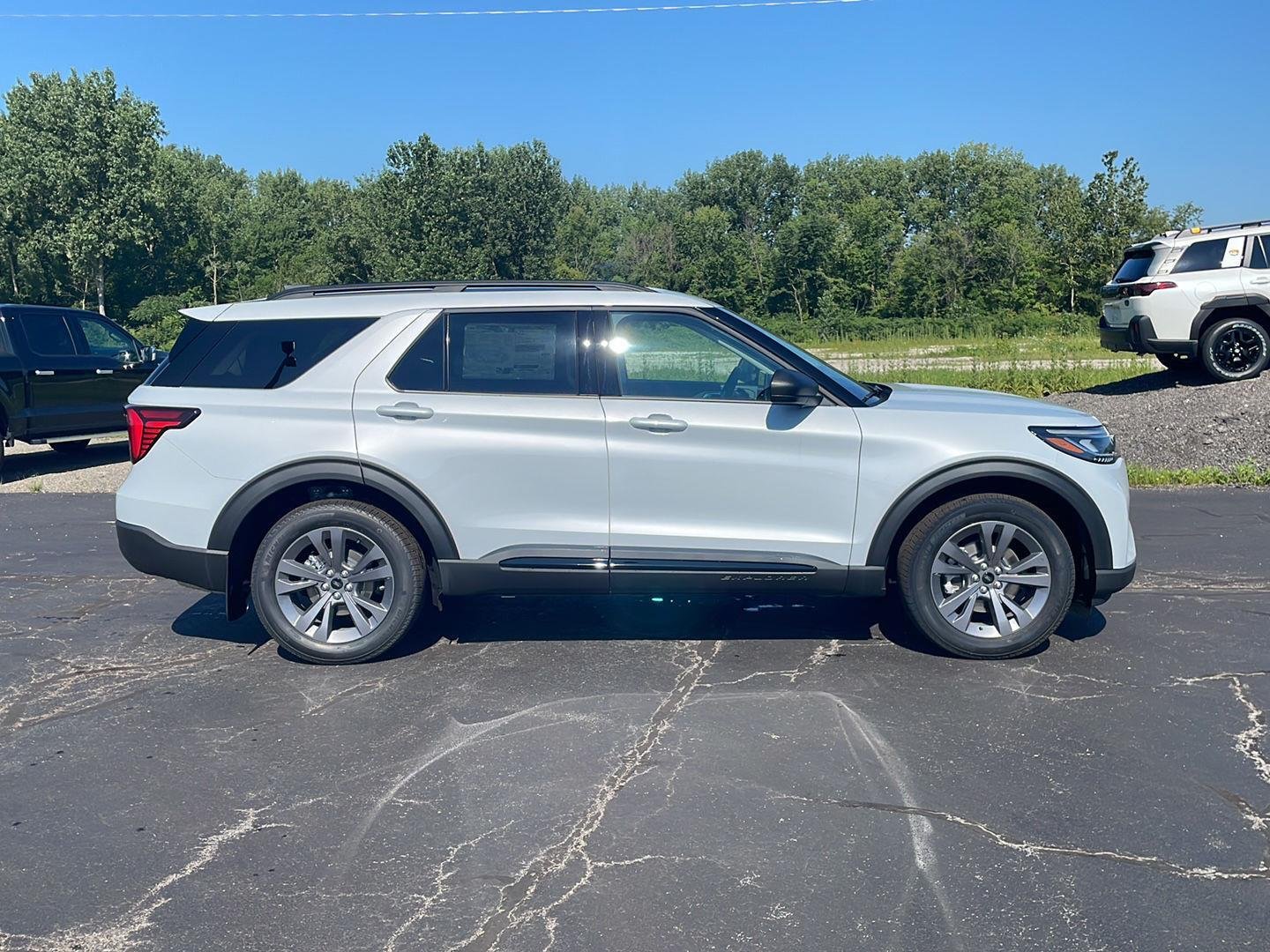 New 2026 Space White Metallic Ford Active image 38