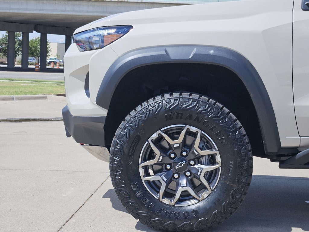 2026 Chevrolet Colorado ZR2 - Photo 11