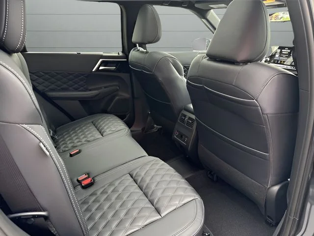 New 2026 Gray Nissan Platinum image 23