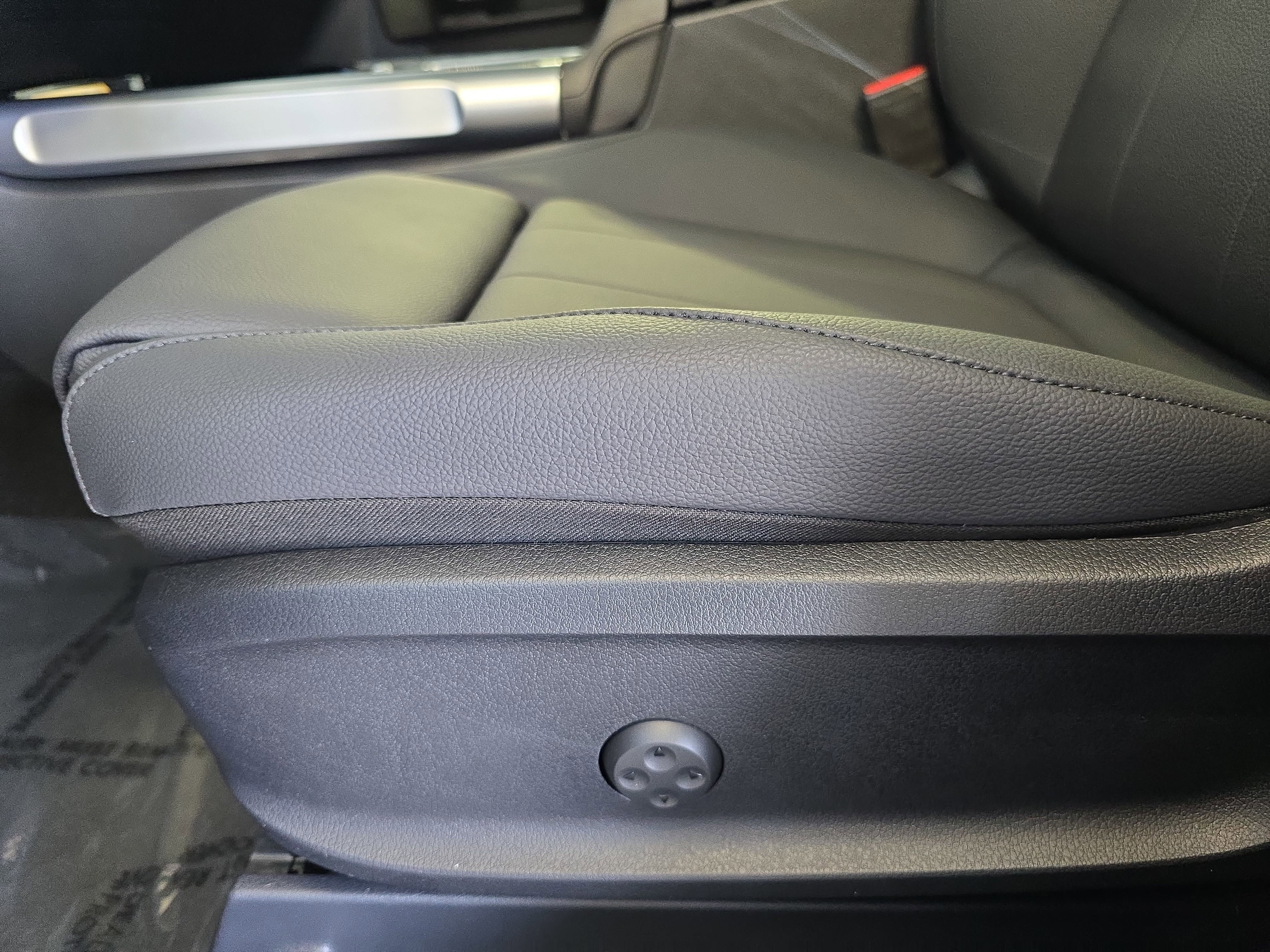 New 2026 Mountain Grey Metallic Mercedes-Benz GLB250 image 29