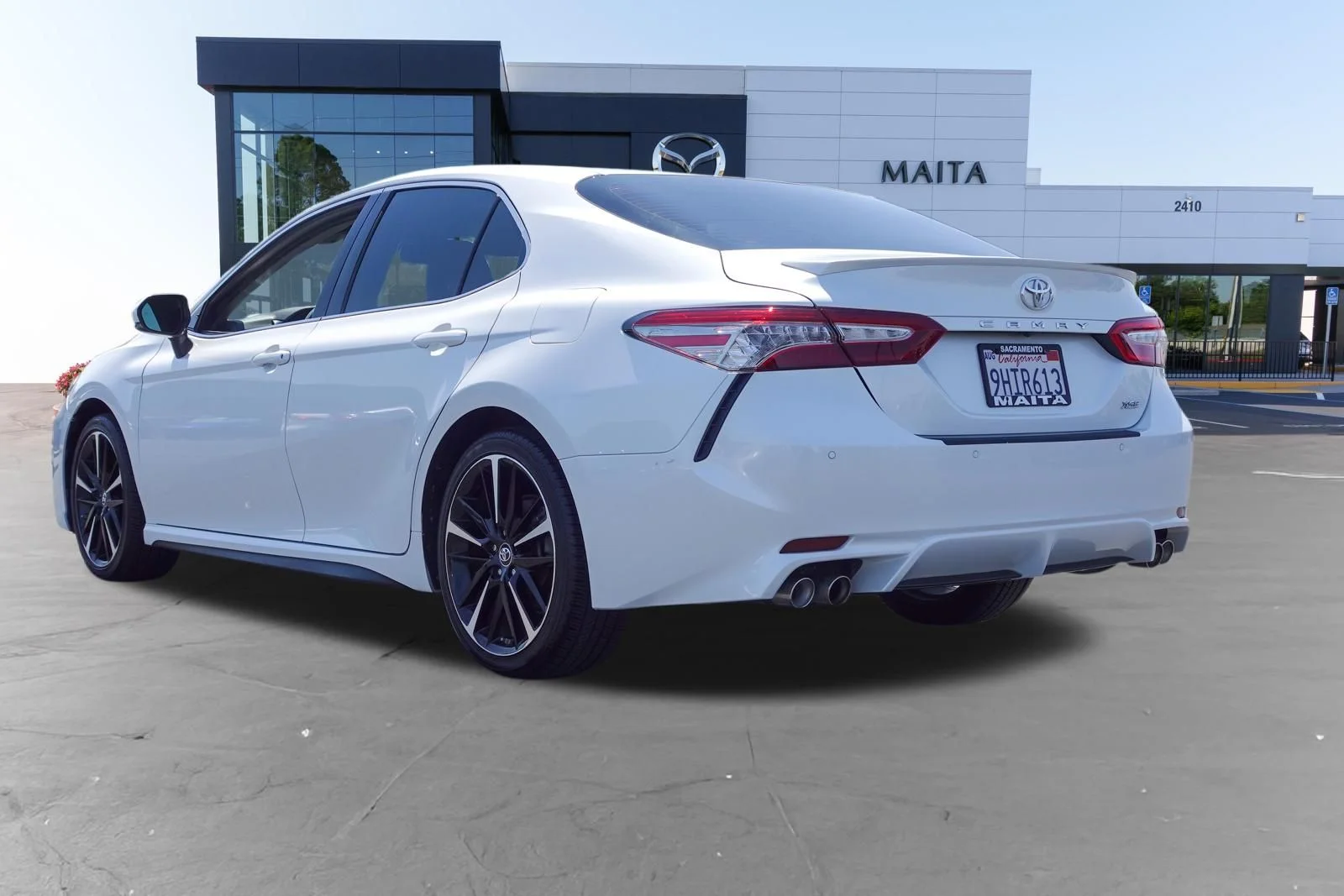 Used 2018 Wind Chill Pearl Toyota XSE image 5
