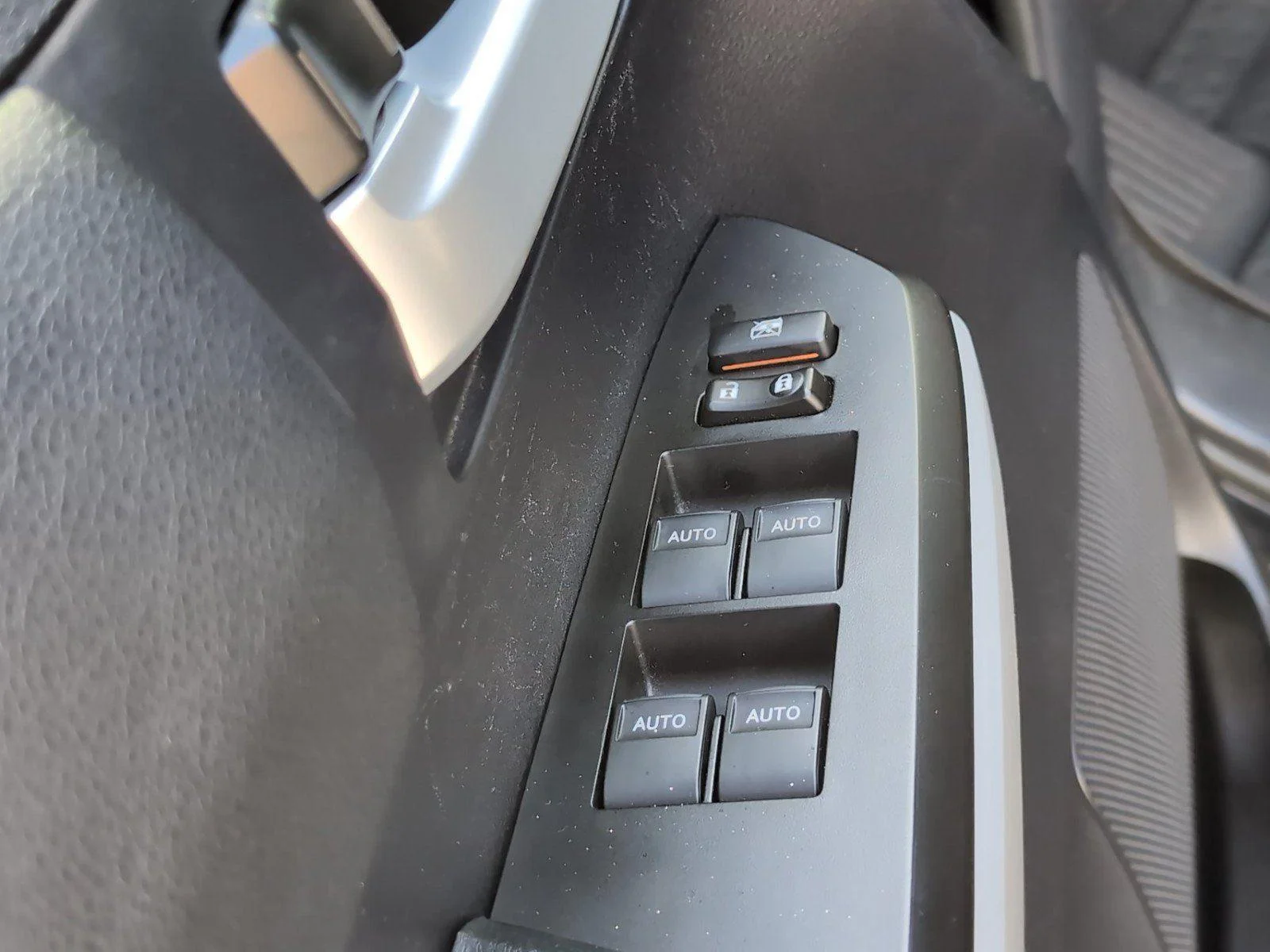 Used 2019 Midnight Black Metallic Toyota SR5 image 18