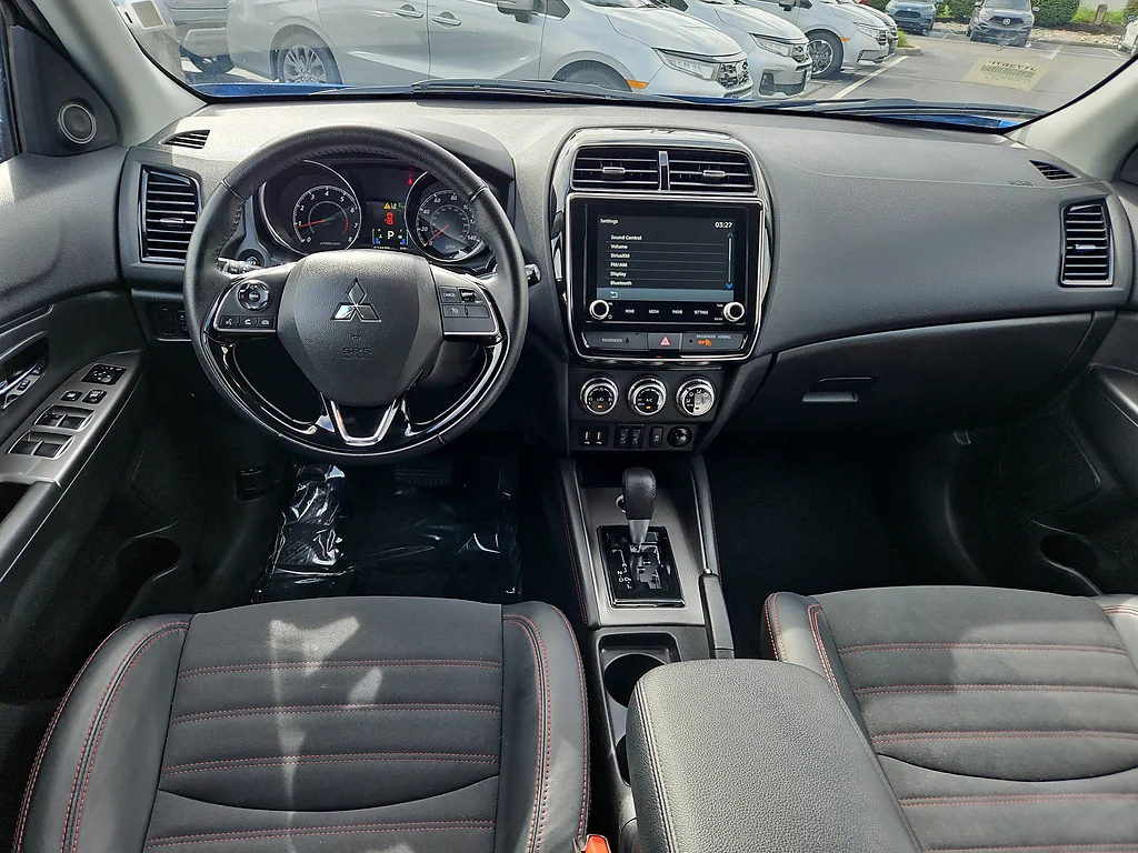 Used 2026 Octane Blue Metallic Mitsubishi SE image 9